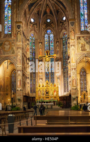 FLORENCE, ITALIE - 6 NOVEMBRE 2016 : à l'intérieur décor de Basilica di Santa Croce (Basilique de la Sainte Croix) dans la ville de Florence. L'église est lieu d'enterrement Banque D'Images