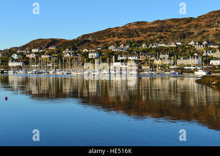 Marina au village de pêcheurs De Tarbert sur le Loch Fyne à Argyll and Bute, Ecosse Banque D'Images