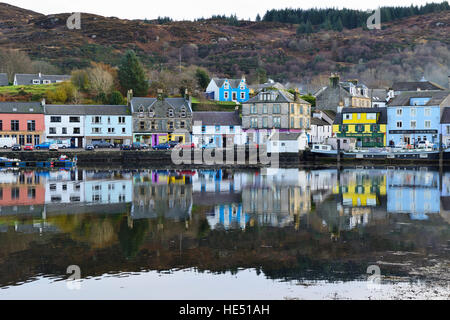 Village de pêcheurs De Tarbert sur le Loch Fyne à Argyll and Bute, Ecosse Banque D'Images