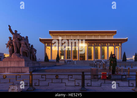 Peking : la Place Tiananmen ; Mausolée de Mao, Beijing, Chine Banque D'Images