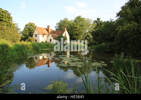 Maison de Willy Lott / chalet sur la rivière Stour à Flatford Mill East Bergholt Suffolk comme vu dans John Constable Haywain Banque D'Images