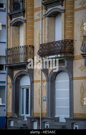 Maisons à volets et vérandas, Bray Dunes, plage de Malo-les-Bains, Dunkerque, France. Banque D'Images