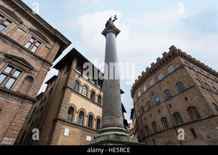 Voyage d'Italie - colonne romaine antique de la Justice (Justice Dame colonne) dans la ville de Florence sur la Piazza Santa Trinita à Florence city Banque D'Images