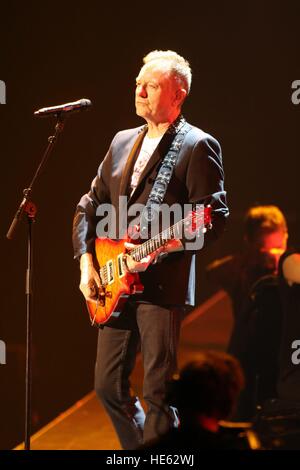 Hambourg, Allemagne. 25Th Dec 2016. John Miles live 2016 Night of the Proms à Barclaycard, Hamburg. Utilisation dans le monde entier 16.12.2016 | © dpa/Alamy Live News Banque D'Images