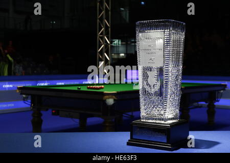 Glasgow, Ecosse, Royaume-Uni. Dec 18, 2016. Les Scottish Open Snooker Images finales de la session de l'après-midi à l'Emirates Arena Glasgow entre Marco Fu & John Higgins Crédit : Colin Poultney/Alamy Live News Banque D'Images