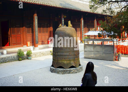 Beijing, Beijing, Chine. 25Th Dec 2016. Yichang, CHINE-Décembre 17 2016 : (usage éditorial uniquement. Chine OUT) .Les gens affluent à Yuyang Temple à Yichang, province du Hubei en Chine centrale, le 17 décembre 2016, priant pour la bonne chance et une vie paisible. © SIPA Asie/ZUMA/Alamy Fil Live News Banque D'Images