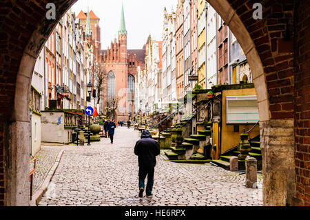 Ulica Mariacka Street à Gdansk, célèbre pour ses boutiques de bijoux en ambre. Banque D'Images