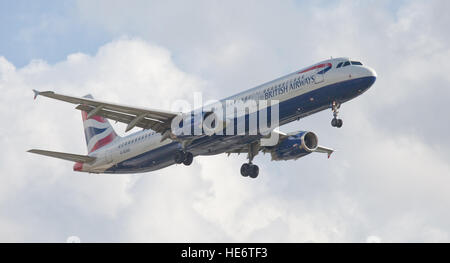 British Airways Airbus a321 G-EUXG sur l'approche finale de Londres-Heathrow Airport LHR Banque D'Images