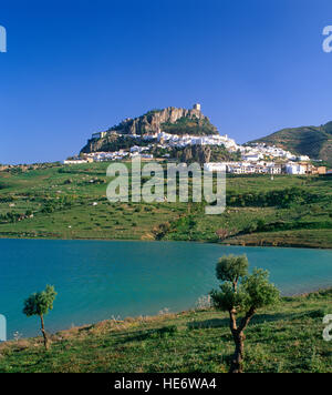 Zahara de la Sierra, Andalousie, Espagne Banque D'Images