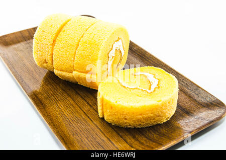 Gâteau Orange placé sur un plateau en bois Banque D'Images