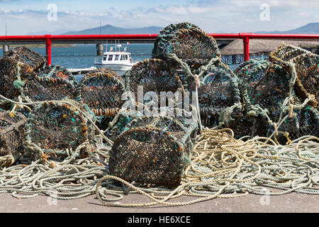 Des casiers à homard et des bateaux de pêche, Cahersiveen, Skellig ring, County Kerry Ireland Banque D'Images