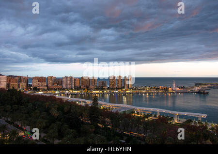 Vue de la Malagueta, port de Malaga, le Paseo del Parque, Andalousie, Espagne Banque D'Images