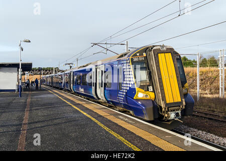 Carstairs Junction Railway Station South Lanarkshire en Écosse avec Scotrail UEM Desiro 380014 servant d'Édimbourg Ayr Banque D'Images