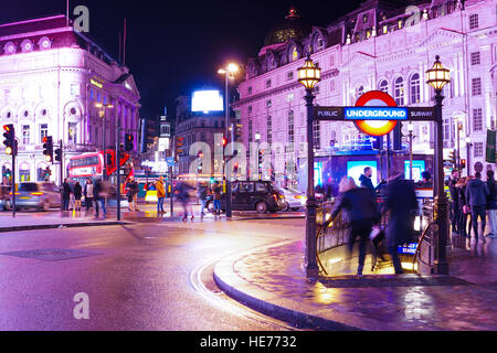 Piccadilly Circus à Londres au moment de Noël Banque D'Images