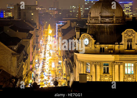 Rue de Zagreb et de l'architecture vue du soir, capitale de la Croatie Banque D'Images