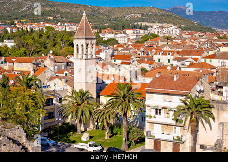 Ville historique de Trgogir site de l'UNESCO, vue sur les toits de la Dalmatie, Croatie Banque D'Images