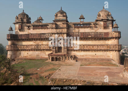 Jahangir Mahal, un palais de style Rajput, Orchha, Madhya Pradesh, Inde. Banque D'Images