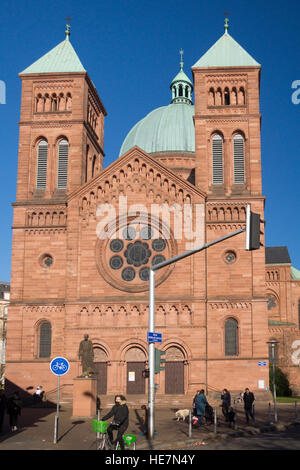 Église catholique Saint-Pierre-le-Jeune, Strasbourg Banque D'Images