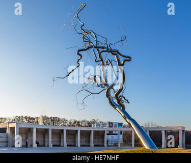 Roxy Paine's 'Yield' sculpture en face de la Crystal Bridges Museum of American Art, Bentonville, Arkansas, États-Unis Banque D'Images