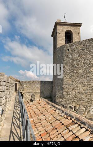 Guaita Tower, la plus ancienne et la plus célèbre tour à San Marino château. Banque D'Images