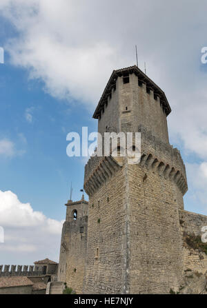 Guaita Tower, la plus ancienne et la plus célèbre tour à San Marino château. Banque D'Images