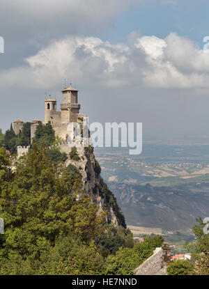 Guaita Tower, la plus ancienne et la plus célèbre tour à San Marino château. Banque D'Images