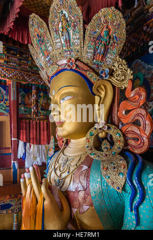 Statue de Bouddha Maitreya dans le monastère de Thiksay Banque D'Images