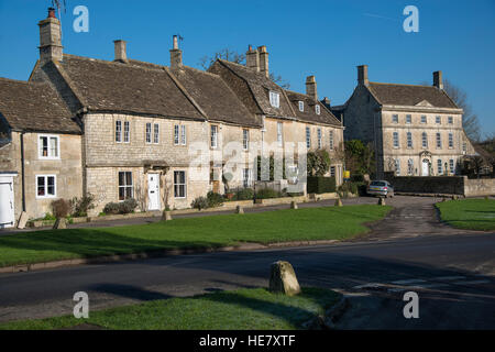 Maisons de village en pierre de Cotswold d Biddestone près de Chippenham, Angleterre Banque D'Images