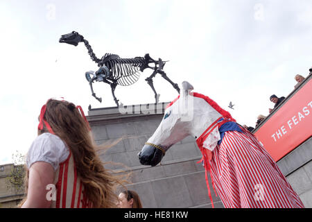 Cocasserie au St George's Day celebration au London's Trafalgar Square, Londres Banque D'Images