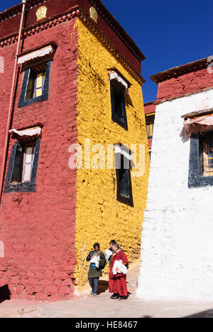 Monastère de Ganden : Ganden : Siège de l'école Gelugpa (jaune-cap), qui comprend également le Dalaï Lama et le panchen-Lama, Tibet, Chine Banque D'Images