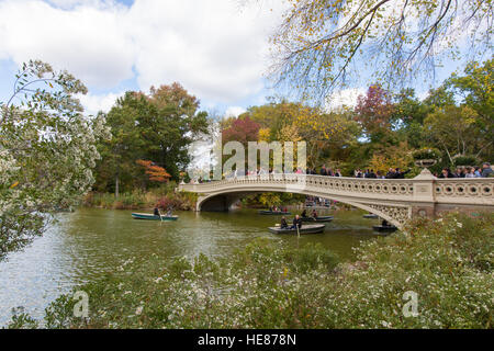 Bow Bridge, Central Park, New York City, États-Unis d'Amérique. Banque D'Images