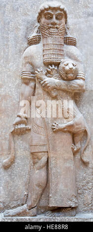 Sumérien antique sculpture sur pierre avec l'écriture cunéiforme l'écriture de scripts Banque D'Images