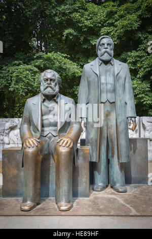 Monument, Marx-Engels-Forum Marx-Engels, Unter den Linden, Berlin, Allemagne Banque D'Images