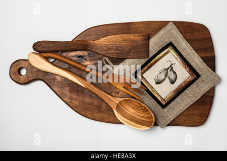Matériel de cuisine - table de coupe en bois,et outils , manique en patchwork. Banque D'Images