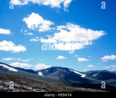 Coire an t-Sneachda Stob Coire un t-Sneachda et Cairn Lochan à partir du chemin jusqu'Coire tas sur les pentes du Cairn Gorm Ecosse Banque D'Images