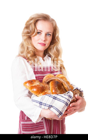 Portrait of cute smiling woman avec des pâtisseries dans ses mains en studio, isolé sur fond blanc Banque D'Images