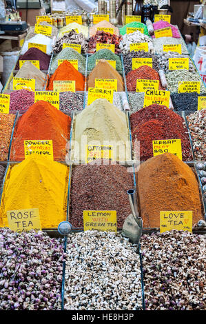 Échoppe de marché aux épices dans le Grand Bazar, Istanbul, Turquie. Banque D'Images