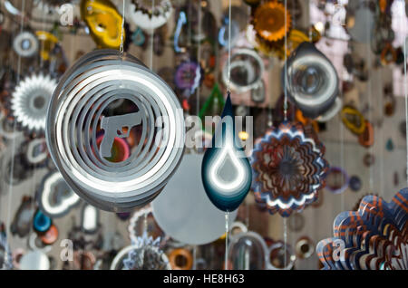 North Adams, USA. 16 Dec, 2016. Avis de 'jusqu'à', une installation de l'artiste Nick Cave au Mass MoCA. Banque D'Images