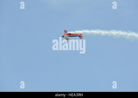 Gulf Coast Salute 2015 Open House et Air Show, organisé par 325e Escadre de chasse, a accueilli plus de 24 artistes aériennes avec plus d'une douzaine d'expositions statiques, et était situé sur la côte du golfe du Mexique, à côté de la ville de Panama, du 11 au 12 avril. Le sergent-chef. Kurt Skoglund Banque D'Images