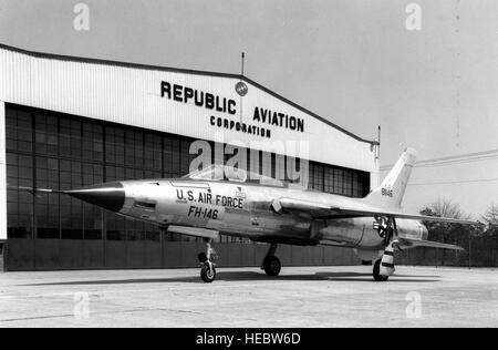 Republic F-105D-1-RE (S/N 58-1146, le premier modèle construit -D). (U.S. Photo de l'Armée de l'air) Banque D'Images