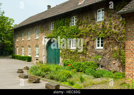 Deutschland, NRW, Kreis Heinsberg, commune française, Übach-Palenberg Zweibrüggen, Wirtschaftsgebäude am Schloss Zweibrüggen Wurmtal im Banque D'Images