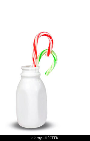 Noël rouge et vert des cannes de bonbon au lait rétro bottle isolated on white Banque D'Images