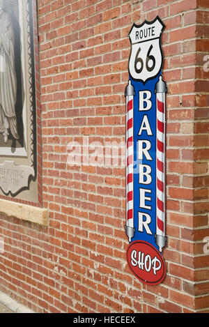 Souvenirs de la route 66, un salon de coiffure, centre-ville de Pontiac, Livingston County, Illinois, États-Unis. Banque D'Images