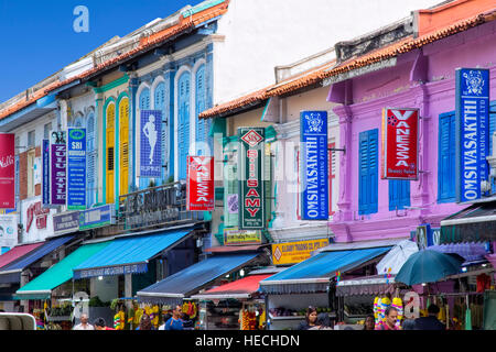 Maisons colorées dans Little India, Singapour Banque D'Images