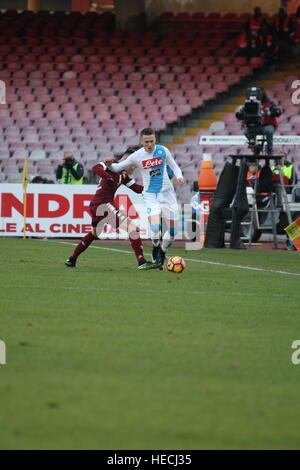 Napoli, Italie. Dec 18, 2016. Piotr Zielinski (SSC Napoli ) en action lors d'un match de football entre SSC Naples et Turin C.F. au stade San Paolo de Naples .résultat final Napoli vs Torino F.C. 5-3 © Salvatore Esposito/Pacific Press/Alamy Live News Banque D'Images