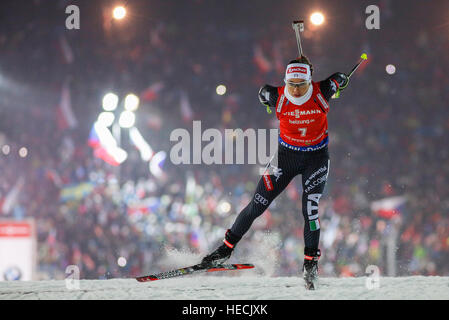 Prix : à Nove Mesto, en République tchèque. 25Th Dec 2016. Le second Dorothea Wierer de l'Italie participe à la Coupe du monde de Biathlon Poursuite de Nove Mesto, République tchèque gratuit, le 17 décembre 2016. © Jaroslav Loskot/CTK Photo/Alamy Live News Banque D'Images