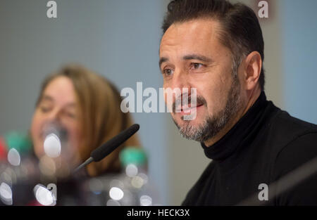 Munich, Allemagne. Dec 19, 2016. Le nouvel entraîneur de la 2e Bundesliga allemande Club TSV 1860 Munich, Vítor Pereira, est présentée à Munich, Allemagne, le 19 décembre 2016. Pereira débutera ses nouvelles fonctions le 1 janvier sur un contrat qui court jusqu'au 30 juin 2018. Photo : Tobias Hase/dpa/Alamy Live News Banque D'Images