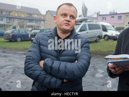 Sobiemysl, Pologne. 18Th Oct, 2016. La propriétaire d'une compagnie d'affretement Ariel Zurawski parle aux journalistes dans Sobiemysl, Pologne, 20 décembre 2016. Un inconnu a utilisé un poids lourd appartenant à l'entreprise de Zurawski pour attaquer un marché de Noël à Berlin, Allemagne le lundi soir (du 19.12.16). Dpa : Crédit photo alliance/Alamy Live News Banque D'Images