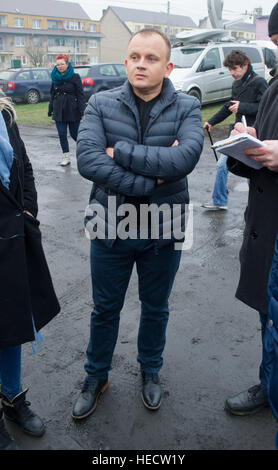 Sobiemysl, Pologne. 18Th Oct, 2016. La propriétaire d'une compagnie d'affretement Ariel Zurawski parle aux journalistes dans Sobiemysl, Pologne, 20 décembre 2016. Un inconnu a utilisé un poids lourd appartenant à l'entreprise de Zurawski pour attaquer un marché de Noël à Berlin, Allemagne le lundi soir (du 19.12.16). Dpa : Crédit photo alliance/Alamy Live News Banque D'Images