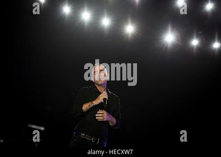 Strasbourg, France. 18Th Oct, 2016. Eros Ramazzotti effectue live au Mediolanum Forum © Roberto Finizio/ Alamy Live News Banque D'Images